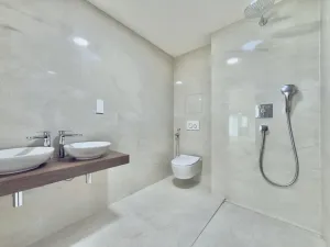 Prodej bytu 4+kk, Praha - Holyně, náměstí Pod lípou, 127 m2