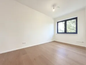 Prodej bytu 4+kk, Praha - Holyně, náměstí Pod lípou, 127 m2