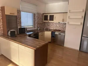 Pronájem bytu 2+kk, Praha - Řeporyje, Dělená, 57 m2