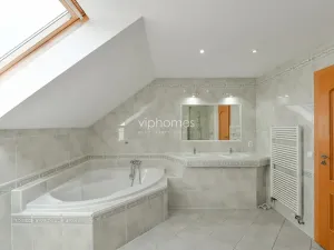 Pronájem vily, Průhonice, Jetelová, 370 m2