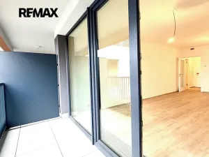 Pronájem bytu 1+kk, Praha - Hloubětín, Poděbradská, 45 m2