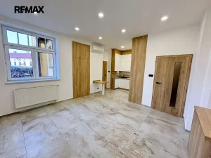 Pronájem bytu 1+kk, Karviná, Karola Śliwky, 34 m2