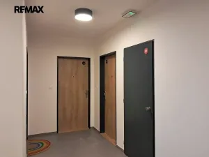 Pronájem bytu 1+kk, Praha - Modřany, Zlochova, 49 m2