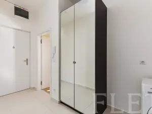 Pronájem bytu 2+kk, Praha - Libeň, Lihovarská, 43 m2