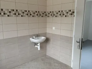 Pronájem skladu, Ostrov, 330 m2