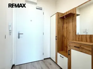 Pronájem bytu 1+kk, Praha - Vinohrady, Perucká, 25 m2