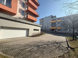 Pronájem garážového stání, Brno, Říčanská, 13 m2