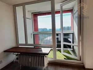 Pronájem bytu 3+1, Praha - Kobylisy, Famfulíkova, 70 m2