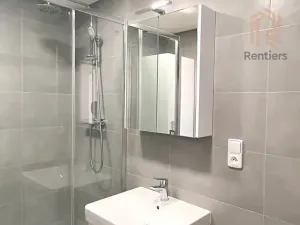 Pronájem bytu 3+1, Praha - Kobylisy, Famfulíkova, 70 m2