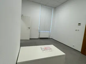 Pronájem kanceláře, Cheb, Obrněné brigády, 40 m2