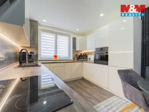 Prodej bytu 2+1, Ostrov, Šafaříkova, 55 m2