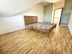 Prodej bytu 3+kk, Šestajovice, Revoluční, 74 m2