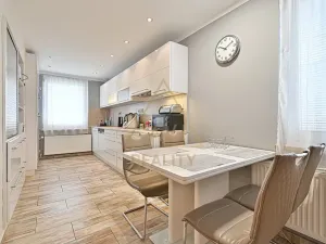 Prodej rodinného domu, Hřebeč, nám. Draha, 150 m2