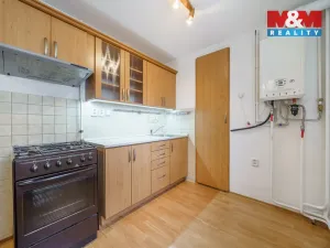 Prodej bytu 3+1, Karlovy Vary - Stará Role, Nádražní, 65 m2