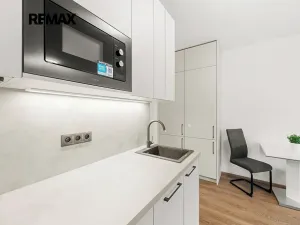 Pronájem bytu 1+kk, Praha - Hloubětín, Poděbradská, 33 m2