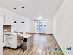 Pronájem bytu 1+kk, Praha - Strašnice, Zvěřinova, 38 m2