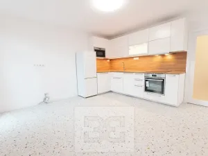 Pronájem bytu 2+kk, Praha - Dejvice, náměstí Bořislavka, 39 m2
