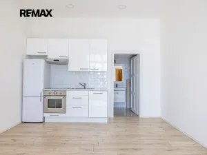 Prodej bytu 1+kk, Vráž, Nad Loděnicí, 28 m2