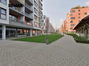 Pronájem garážového stání, Praha - Holešovice, Jankovcova, 18 m2