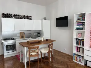 Prodej bytu 2+kk, Praha - Holešovice, Pplk. Sochora, 59 m2