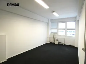 Pronájem kanceláře, Praha - Hloubětín, Nademlejnská, 77 m2