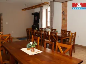 Pronájem restaurace, Holice, Smetanova, 233 m2