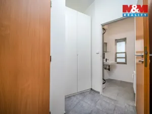 Pronájem bytu 1+kk, Praha - Vysočany, Spojovací, 35 m2
