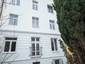 Prodej - jiné, Praha - Žižkov, Seifertova, 30 m2