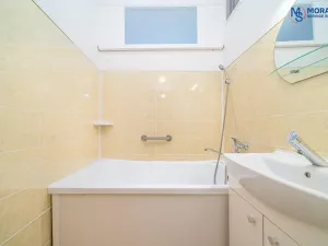 Prodej bytu 2+1, Bruntál, Jesenická, 53 m2