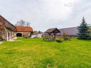 Prodej rodinného domu, Chrášťany, 560 m2