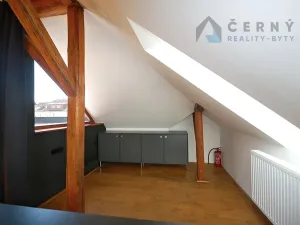 Pronájem bytu 2+kk, Liberec, Zborovská, 70 m2