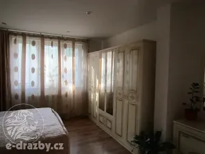 Dražba vícegeneračního domu, Praha - Letňany, Vamberská, 246 m2