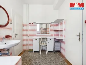 Prodej rodinného domu, Dobrovice, Komenského, 431 m2