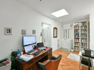 Prodej atypického bytu, Praha, Valentinská, 108 m2