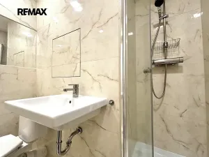 Pronájem bytu 1+kk, Praha - Kobylisy, Kyselova, 26 m2