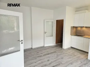 Pronájem bytu 2+kk, Praha - Břevnov, Mládeže, 42 m2