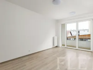 Pronájem bytu 1+kk, Praha - Vršovice, Petrohradská, 30 m2