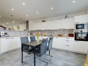 Prodej rodinného domu, Hradešín, 207 m2