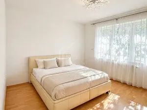 Pronájem vily, Praha - Suchdol, 350 m2