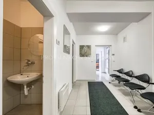 Prodej kanceláře, Křižanov, Benešovo náměstí, 530 m2