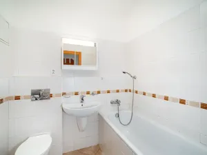 Pronájem bytu 1+kk, Praha - Kunratice, Za valem, 30 m2