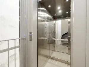 Pronájem bytu 2+1, Praha - Nové Město, Na Zderaze, 86 m2