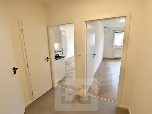 Pronájem bytu 2+kk, Praha - Karlín, Křižíkova, 50 m2