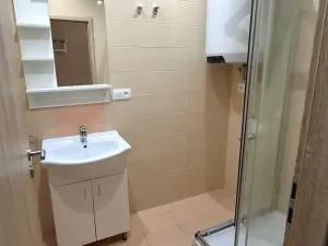 Pronájem bytu 3+1, Praha - Kobylisy, Vršní, 64 m2