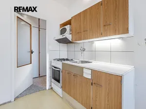 Pronájem bytu 1+1, Jindřichův Hradec, sídliště Vajgar, 42 m2