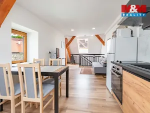Pronájem atypického bytu, Hoštice, 60 m2