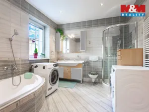 Prodej činžovního domu, Karlovy Vary - Tašovice, Česká, 200 m2