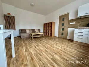 Pronájem bytu 2+kk, Dobřenice, 46 m2