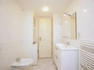 Pronájem atypického bytu, Praha - Karlín, Za Poříčskou bránou, 61 m2