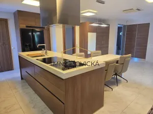 Prodej rodinného domu, Praha - Kolovraty, V Tehovičkách, 521 m2